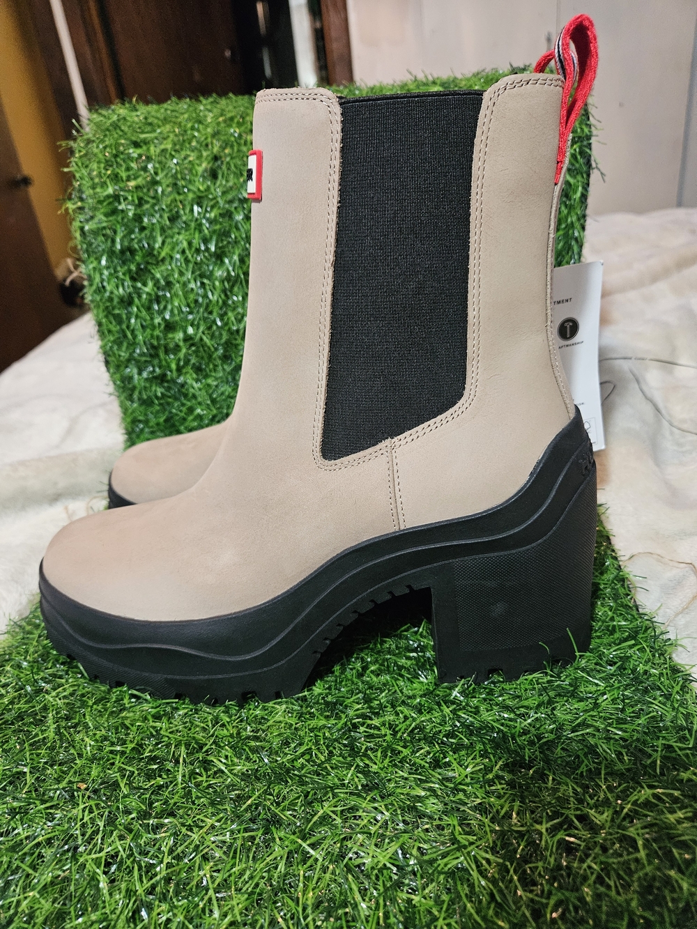 Hunter Taupe Chelsea Platform Boots with Black Sole and Red Pull Tab size 9